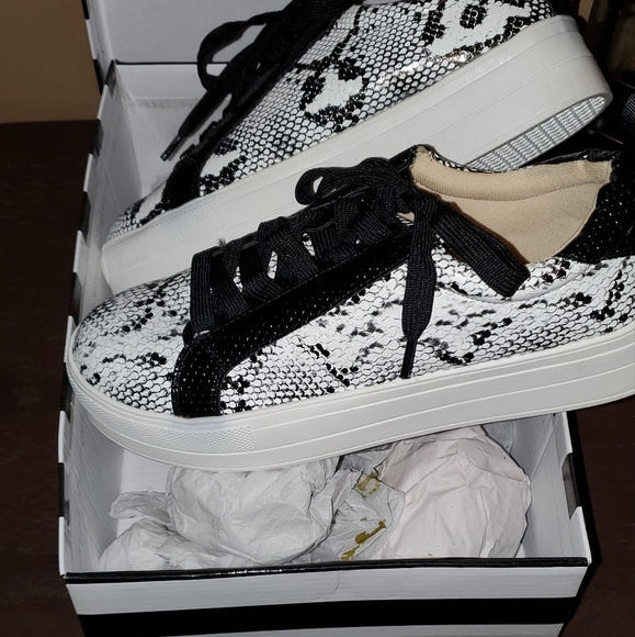 TOES comfort sneakers 👟 snake pattern 💖NEW - Picture 3 of 9